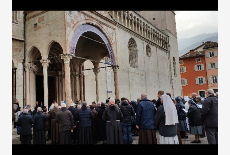 Pace: a Trento fiaccolata di cristiani e musulmani