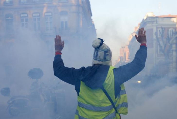 Dopo la protesta. Lettera aperta dei Gilet gialli a Macron: “Non siamo dei violenti, vogliamo solo... Dopo la protesta. Lettera aperta dei Gilet gialli a Macron: “Non siamo dei violenti, vogliamo solo...
