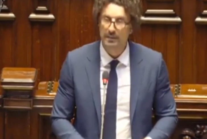 Ponte Morandi, tensione in Aula. Toninelli: ‘Subìto pressioni’. Orlando: ‘Allora denunci’. E Sgarbi... Ponte Morandi, tensione in Aula. Toninelli: ‘Subìto pressioni’. Orlando: ‘Allora denunci’. E Sgarbi...